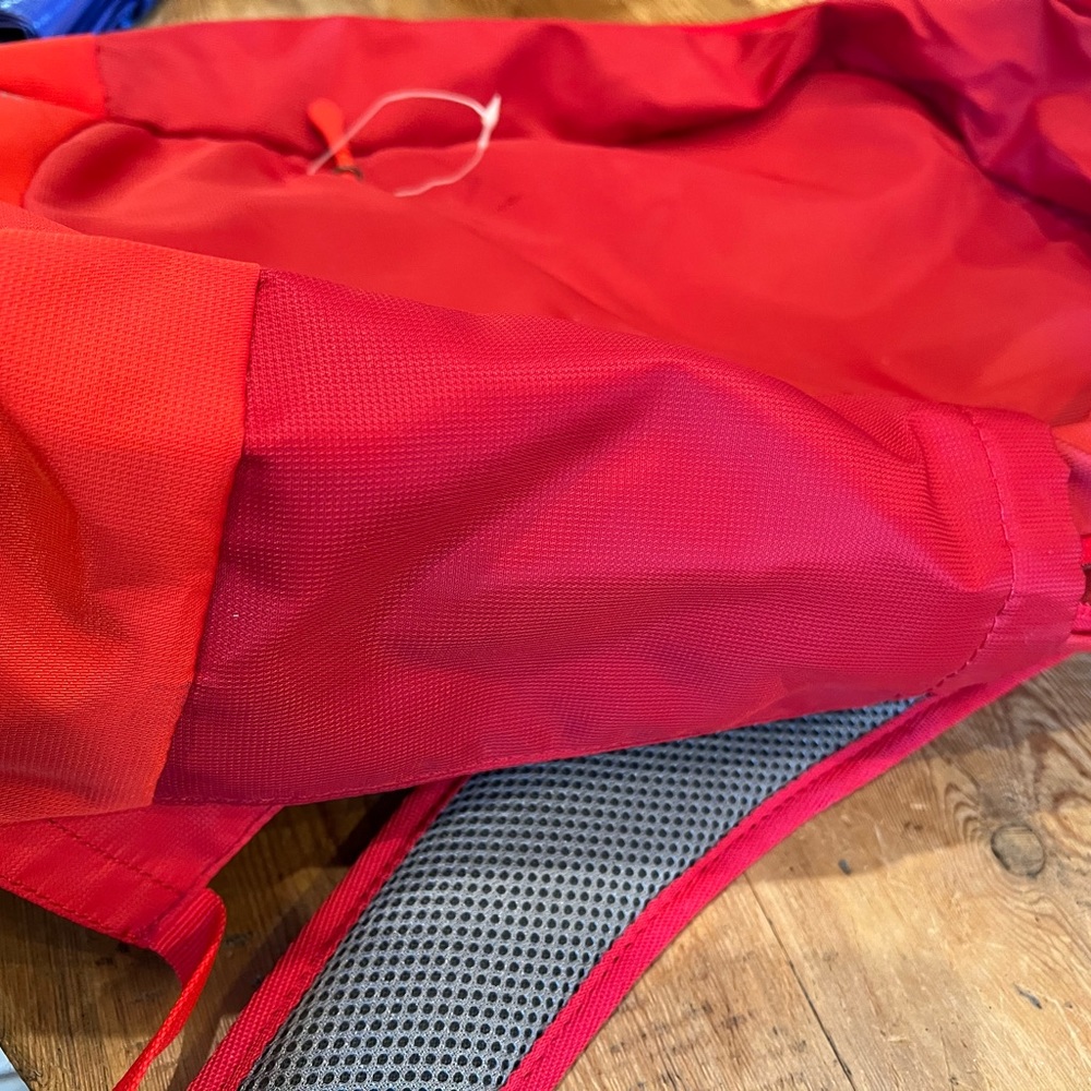 Embark backpack red new - Picture 4 of 5